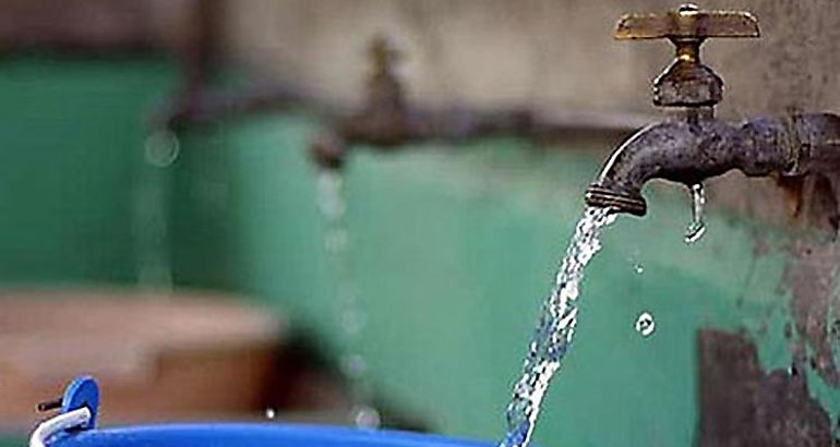 Agua y cubo