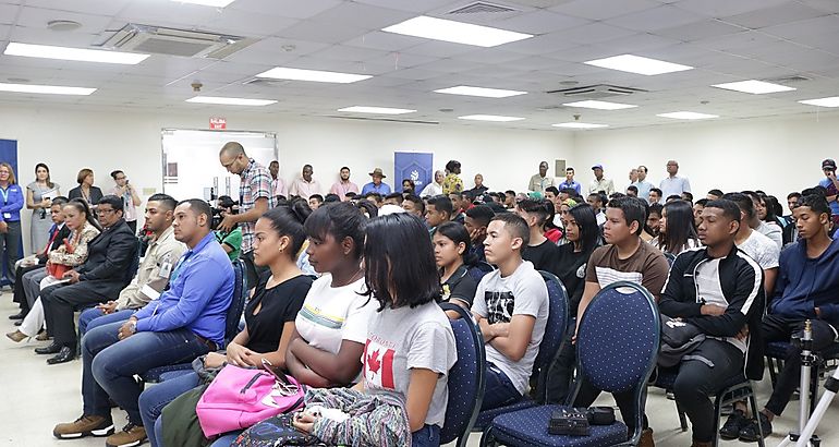 Ciento cincuenta estudiantes de nueve Institutos Tcnicos se capacitan como electricistas linieros gracias a la alianza