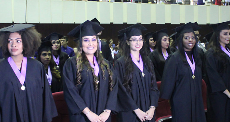 Odontologa de la Universidad de Panam entreg 58 nuevos profesionales