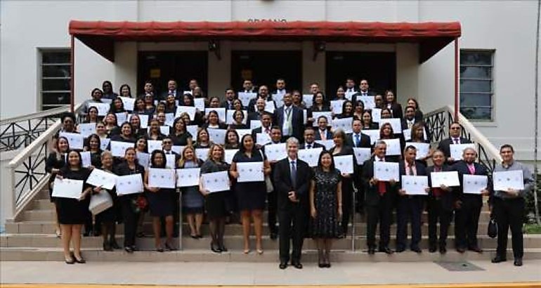 Servidores judiciales se gradan en el Diplomado en Derecho Penal con mencin en teora del delito y teora del caso