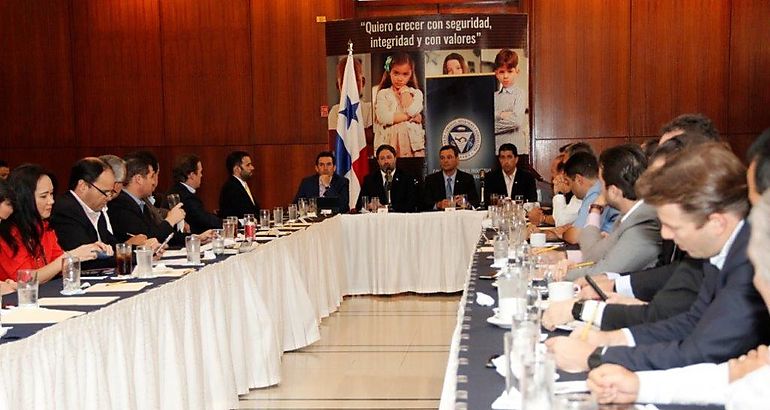 Empresarios de la CCIAP se renen con ministro consejero de facilitacin de la inversin privada