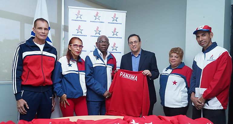 Seleccin de Atletismo Mster recibe su indumentaria para el Centroamericano