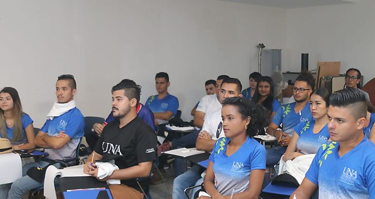 Estudiantes de Costa Rica son instruidos sobre el turismo panameo