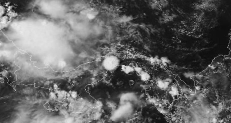 Alerta por paso de ondas tropicales acentan lluvias sobre el pas
