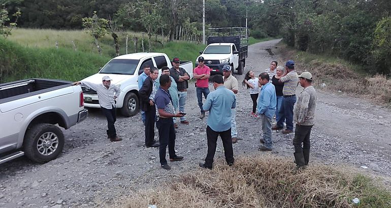 Productores de Caa Blanca exigen rehabilitacin de caminos de produccin 