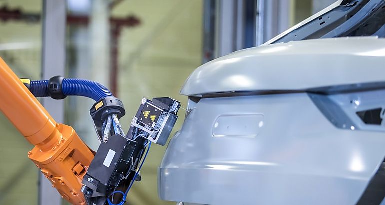 Audi prueba un nuevo proceso de sellado de las carroceras en la lnea de pintura