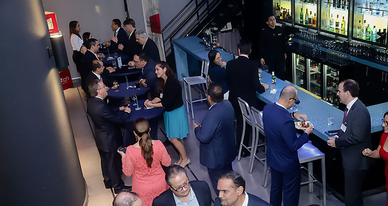Ms de 15 empresas fueron reconocidas por sus trayectoria y aportes al comercio en AmCham Panam