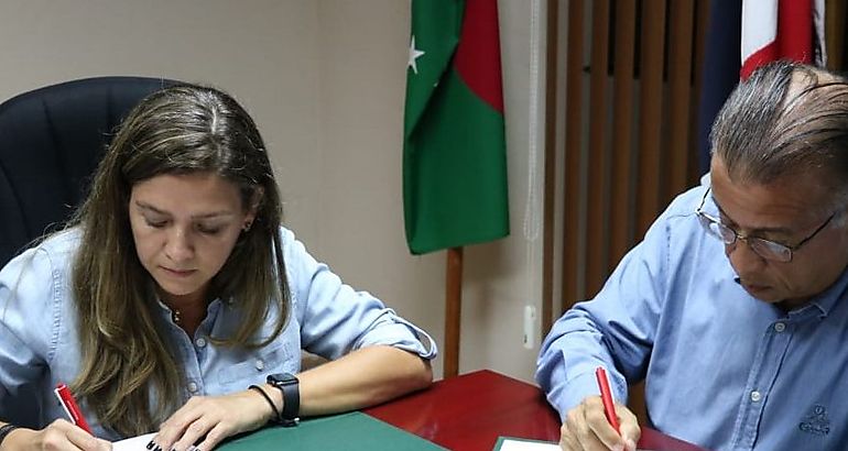MIDA Y APROGALPA firman convenio de cooperacin para mejorar gentica en leche