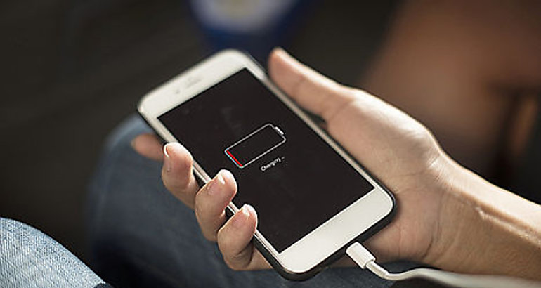 Celular en carga 
