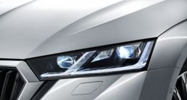 Los faros delanteros y traseros LED
