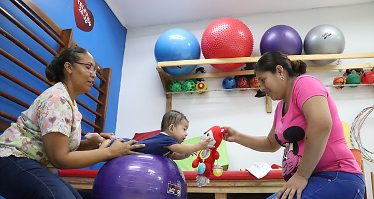Primera infancia se beneficia con servicios de fisioterapia del IPHE
