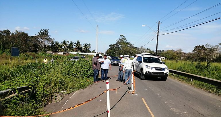 El MOP brinda asistencia ante colapso de va en Bocas del Toro