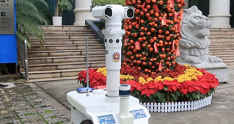  robot capaz de medir la temperatura corporal en medio de multitudes