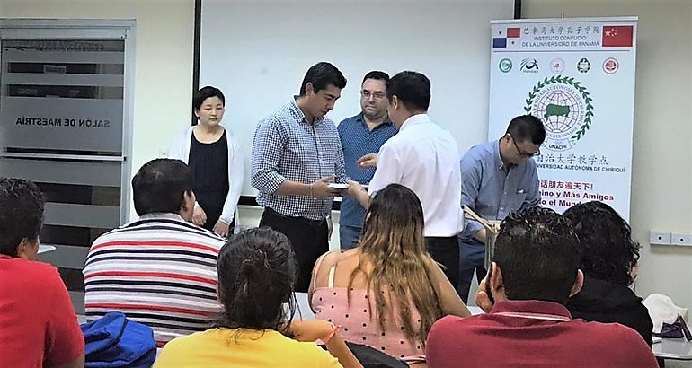 Curso de Mandarn en la UNACHI avanza con muchos xitos