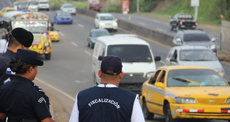 Contralora realiza operativo para fiscalizar el uso de autos del Estado durante el Carnaval