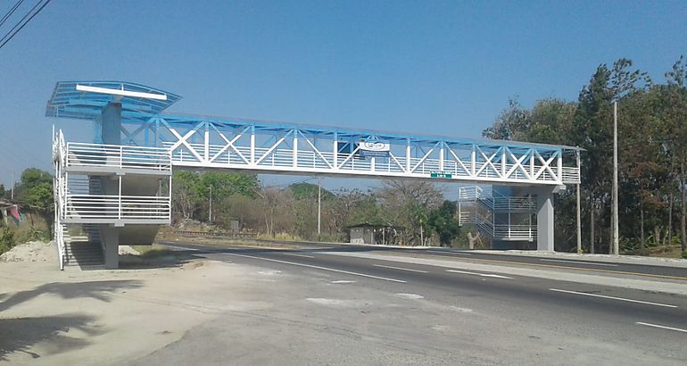 puente peatonal El Higo en San Carlos