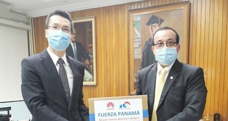 Huawei entrega tablets para los Programas Anexos del Centro Regional Universitario de Bocas del Toro