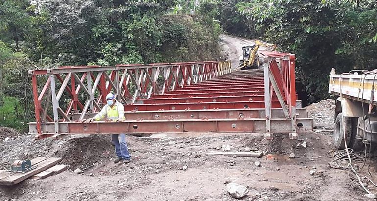 Colocan estructura del puente vehicular sobre el ro Baitn en Renacimiento
