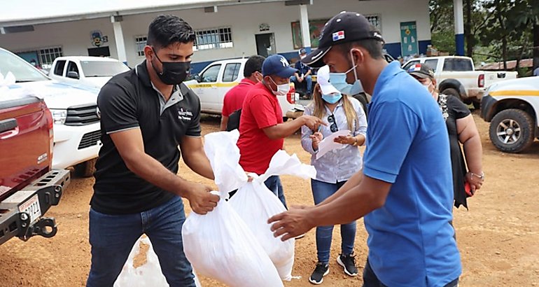 Entregan ayuda social en el corregimiento de El Picador