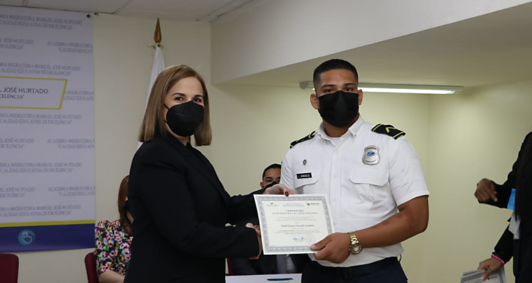 Rgimen de Carrera Migratoria incorpora a 25 agentes migratorios