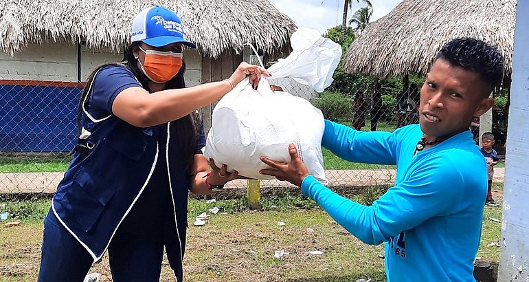 Defensora del Pueblo entrega ayuda a refugiados de Darien