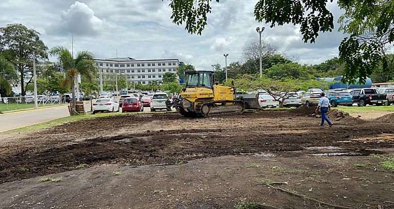 Preparan terreno para hospital campaa COVID19 en David