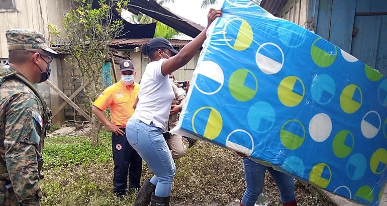 familias afectadas por las inundaciones en Bocas del Toro