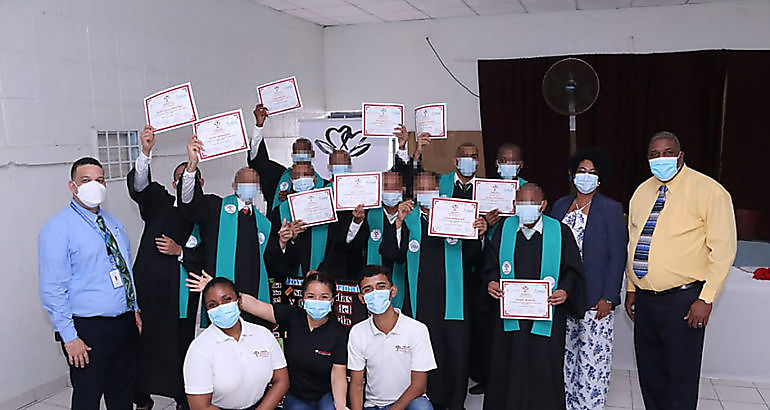 Gradan a jvenes en los cursos Juventud y Escuela de Valores