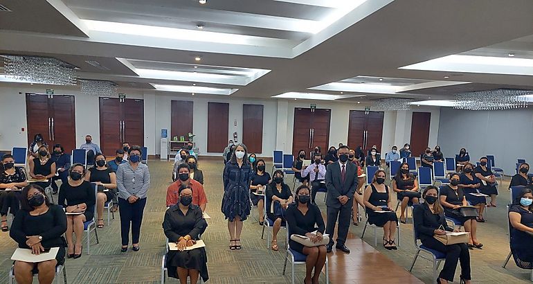 Docentes de escuelas primarias oficiales a nivel nacional culminan diplomado en Matemtica