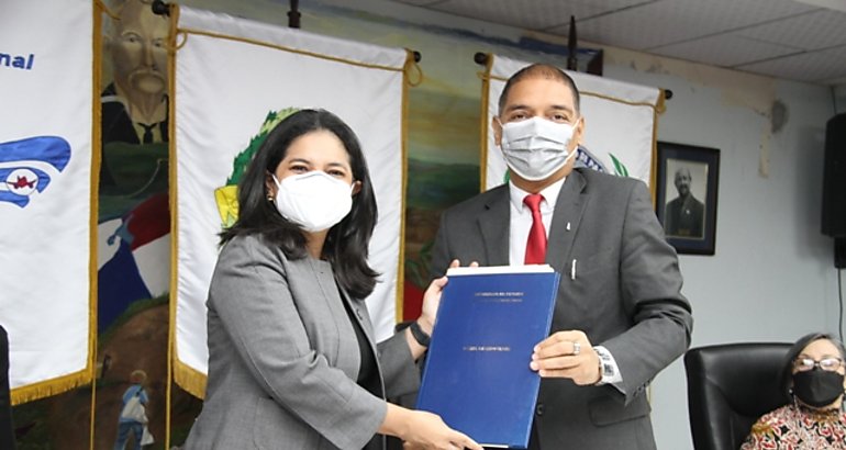 Aduanas suscribe dos acuerdos interinstitucionales con la Universidad de Panam