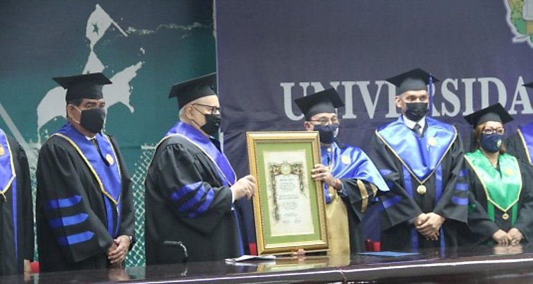 Alfredo Figueroa Navarro recibi el Premio Universidad 2021