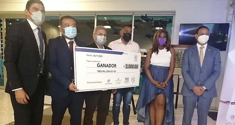 Ramiro Ochoa Aguilera ganador del primer Concurso Nacional de Literatura Luis Rentera