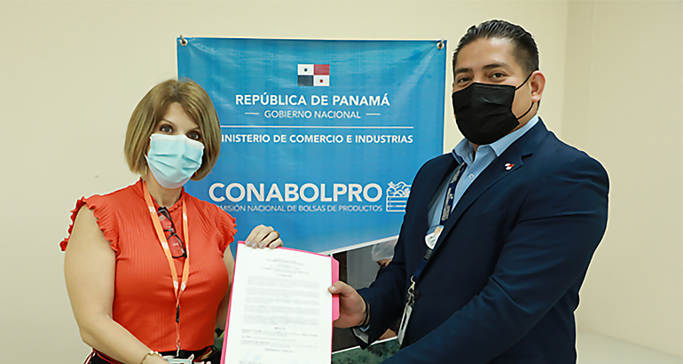 CONABOLPRO entrega licencias a nuevos Corredores de Bolsas de Productos