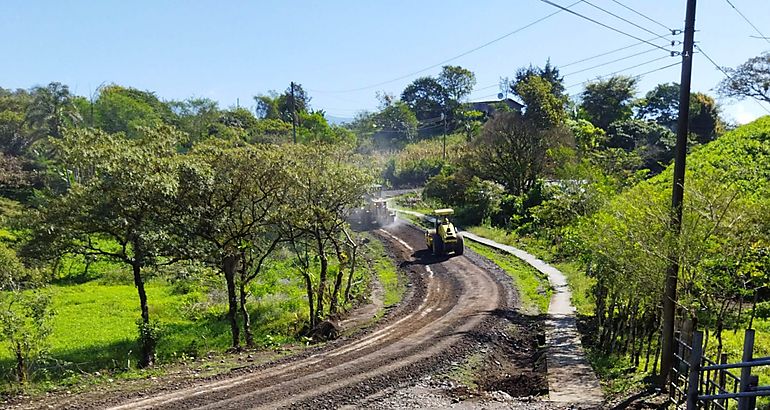 Avanza rehabilitacin de la va principal de Caisn hacia Volcn