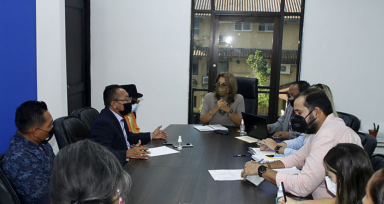 Atiende y darn respuesta a la comunidad educativa de Ustupu