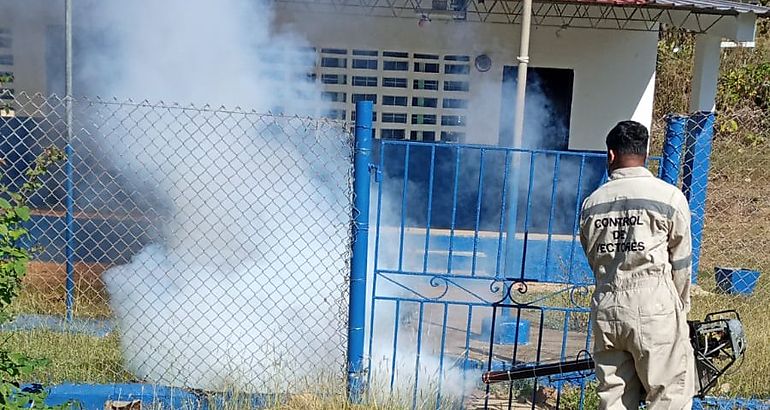 Nebulizan escuelas