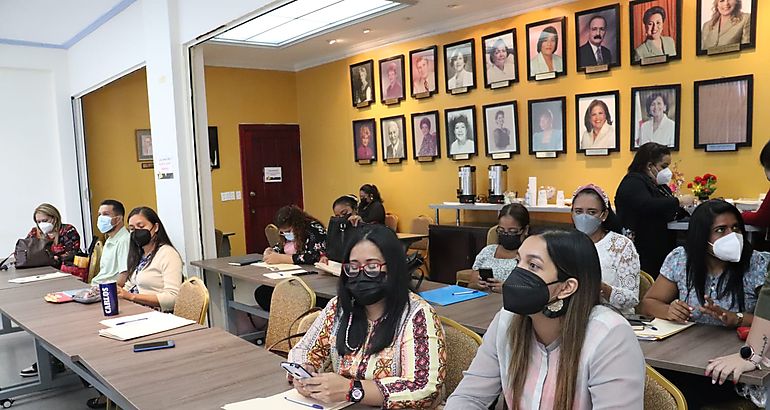IPHE fortalece el nuevo equipo docente