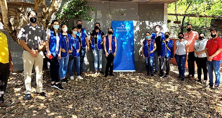 Estudiantes universitarios  realizan voluntariado en zoocriaderos de animales silvestres en Los Santos