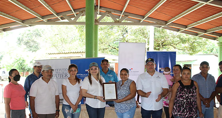 Eje Cambiando Vidas impulsa el desarrollo sostenible de mujeres vulnerables en Isla Caas