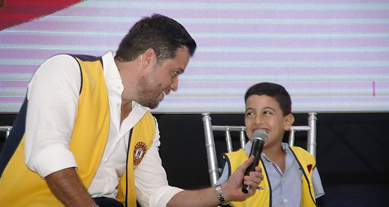 Directivos del Club Activo 2030 presento Embajador Estrella