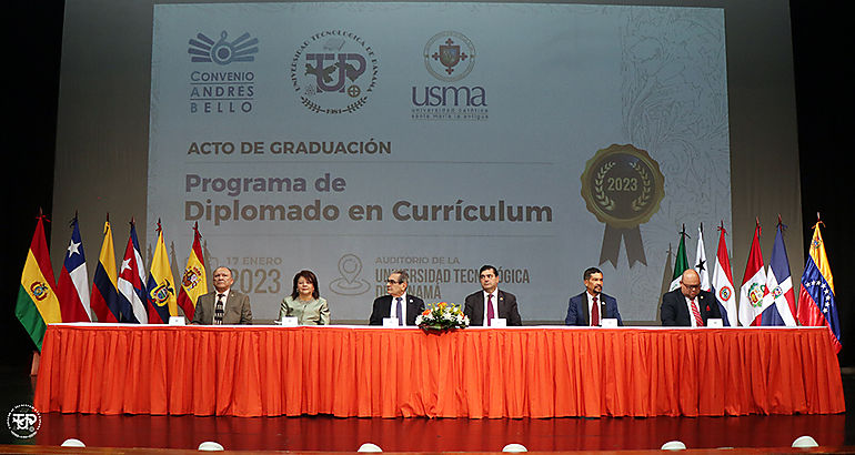 Primera Graduacin del Programa de Diplomado en Currculum