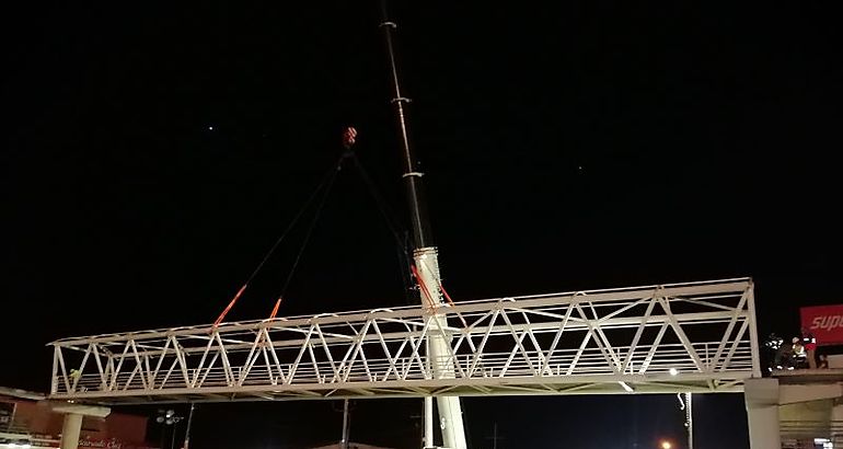 Avanza puente peatonal de Penonom en va Interamericana