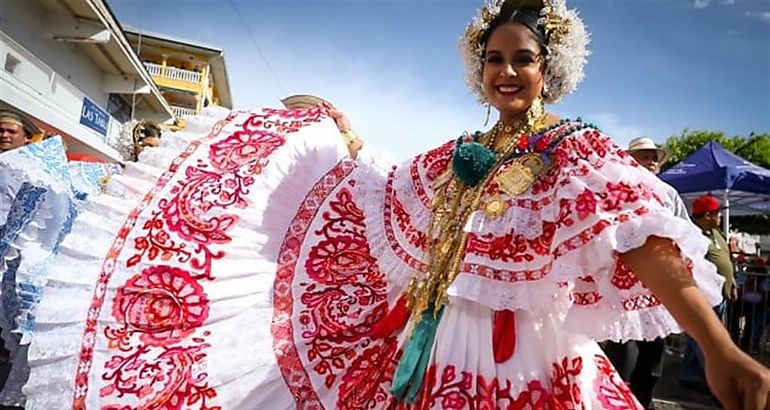 Desfile de las Mil Polleras