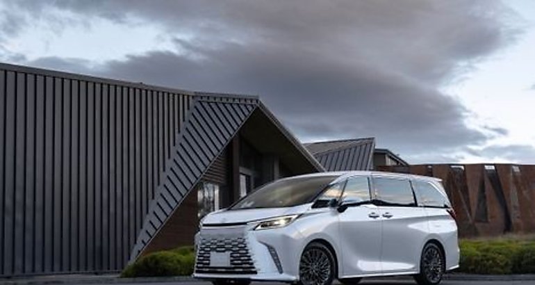 Lexus LM